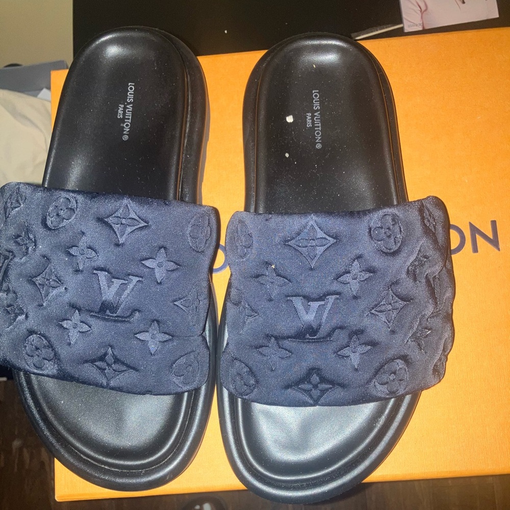Louis Vuitton sandals black size 39